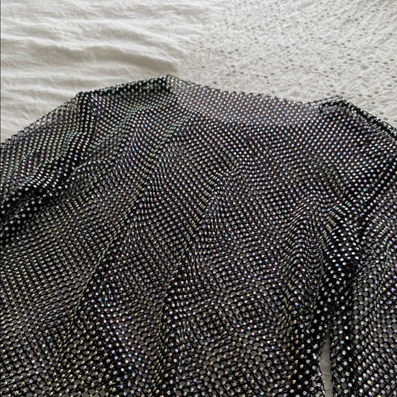 Elegant Black and White Diamond Mesh Top - Picture 2 of 3